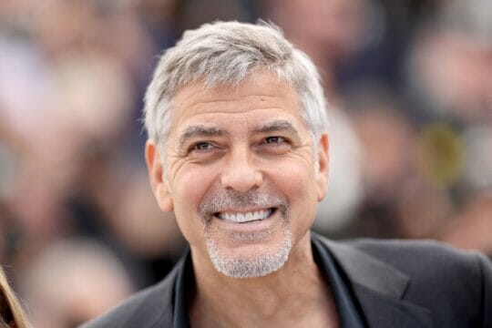 George Clooney ha dato un milione di dollari a 14 suoi amici. In contanti!