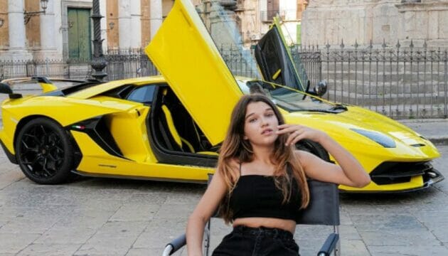 Bufera su Letizia Battaglia dopo gli scatti alle bambine in Lamborghini